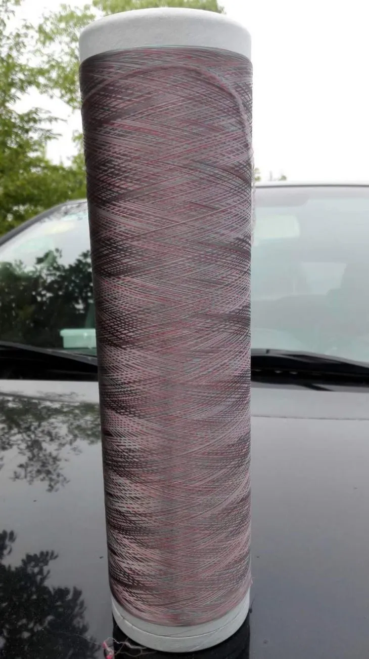 Kompleksne nailon- ja polüesterkujuline lõng